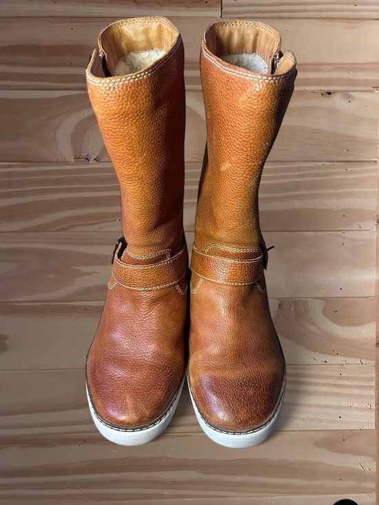 UGG Andra leather shearling-lined boots size 7.5